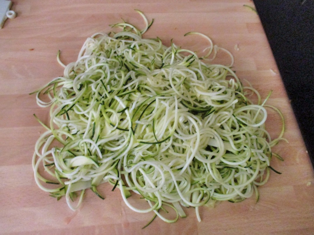 Zucchinispagetthi,Salate-30.6.15   (2)