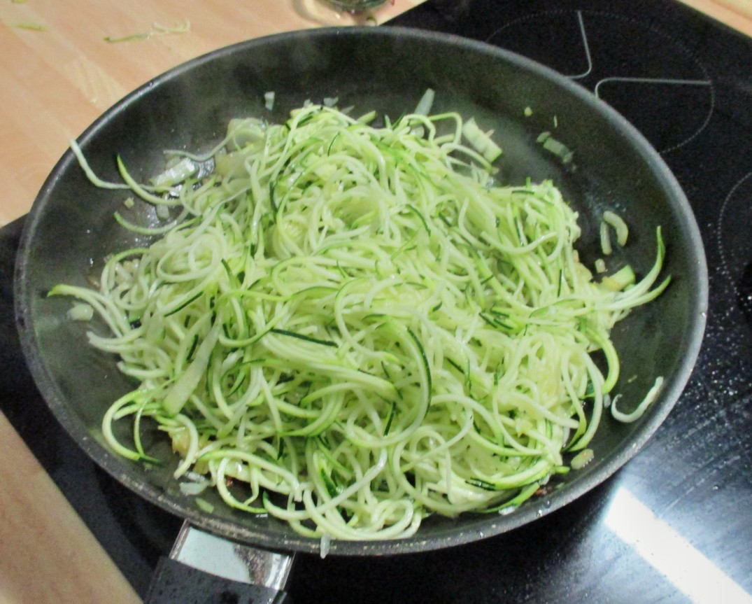 Zucchinispagetthi,Salate-30.6.15   (7)